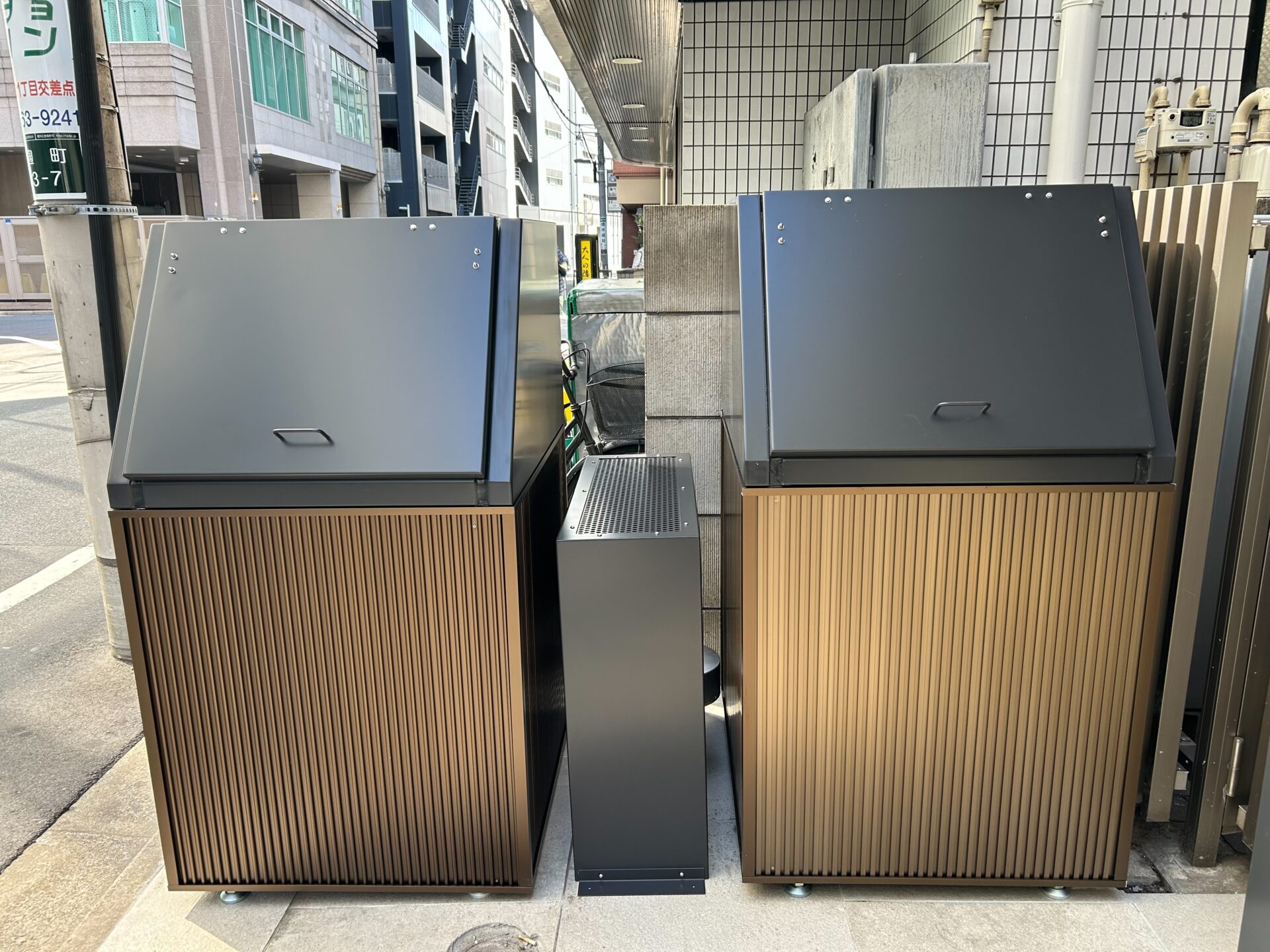 ステンレス焼付塗装 側面スパンドレル貼り