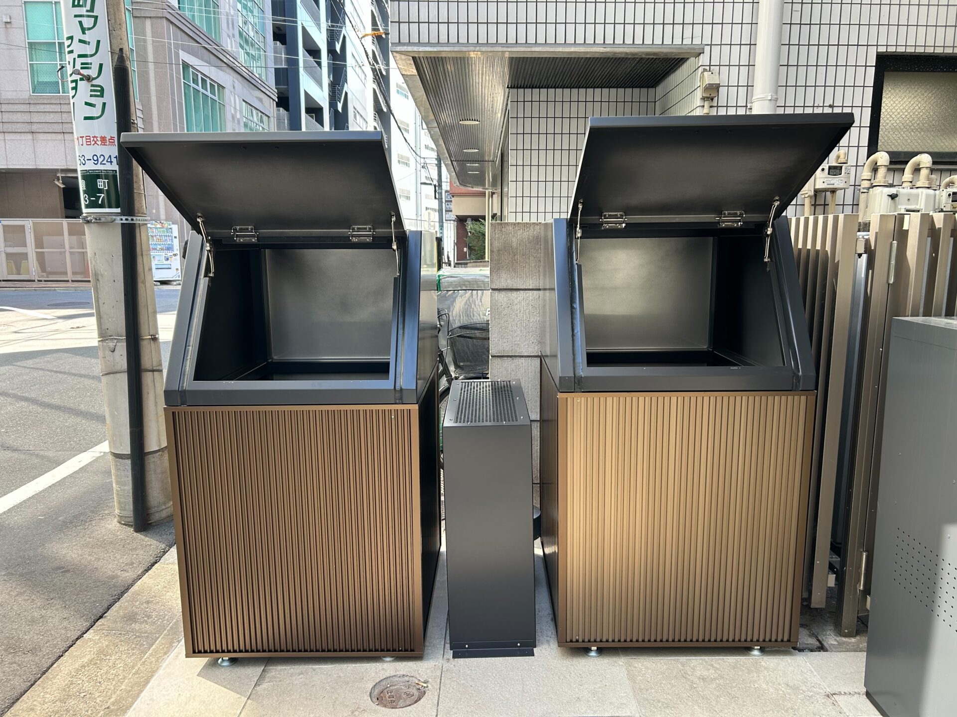 ステンレス焼付塗装 側面スパンドレル貼り