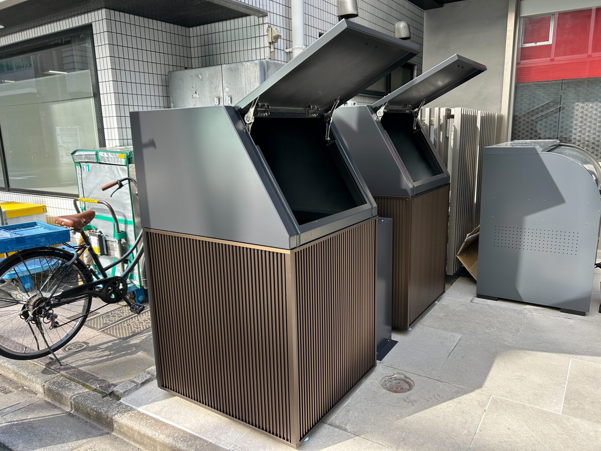 ステンレス焼付塗装 側面スパンドレル貼り