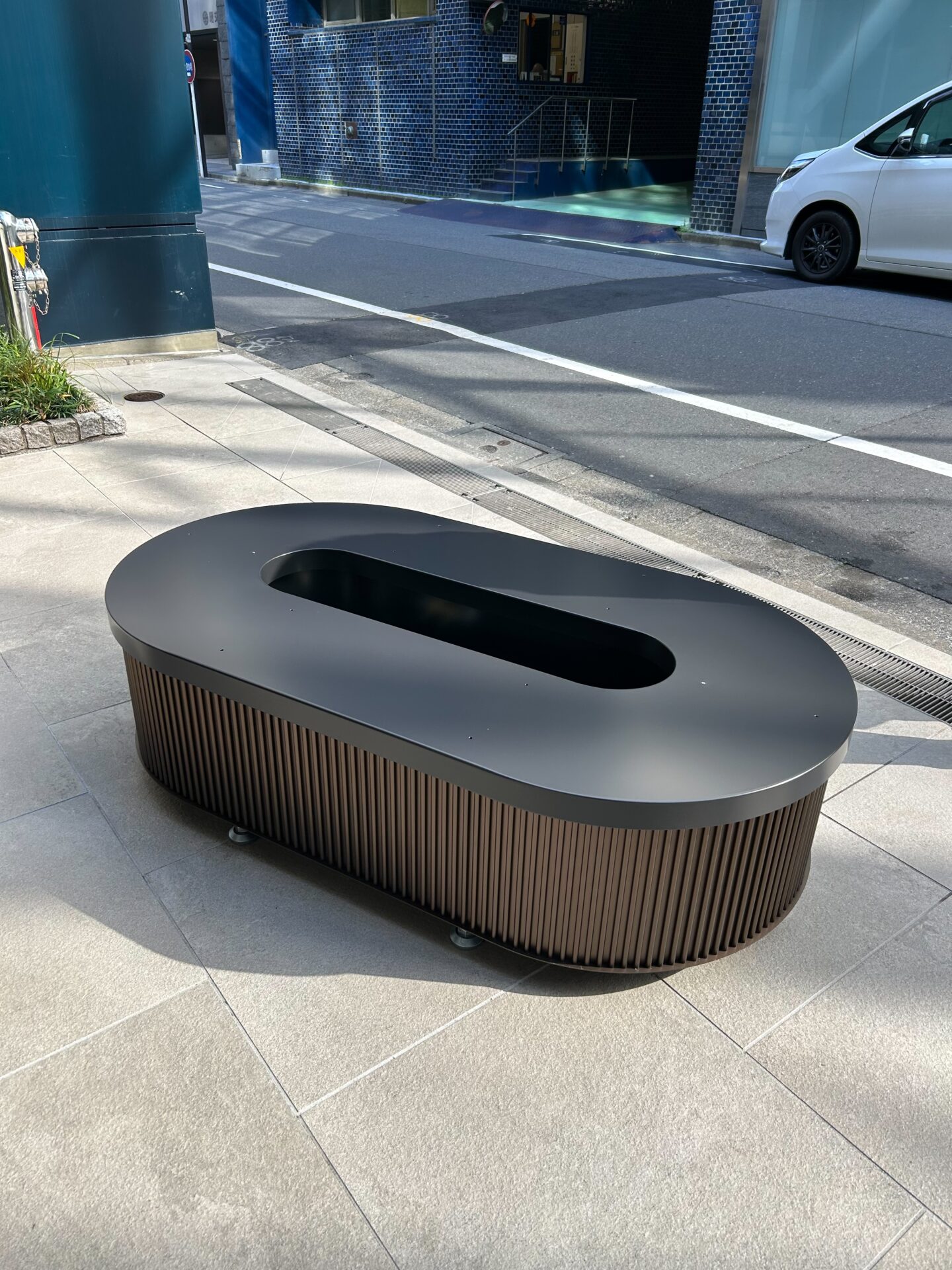 ステンレス焼付塗装 側面スパンドレル貼り